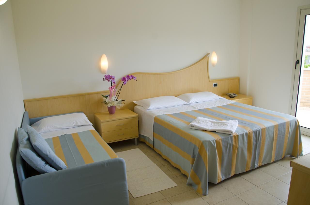Almaluna Hotel & Resort Alba Adriatica Bagian luar foto