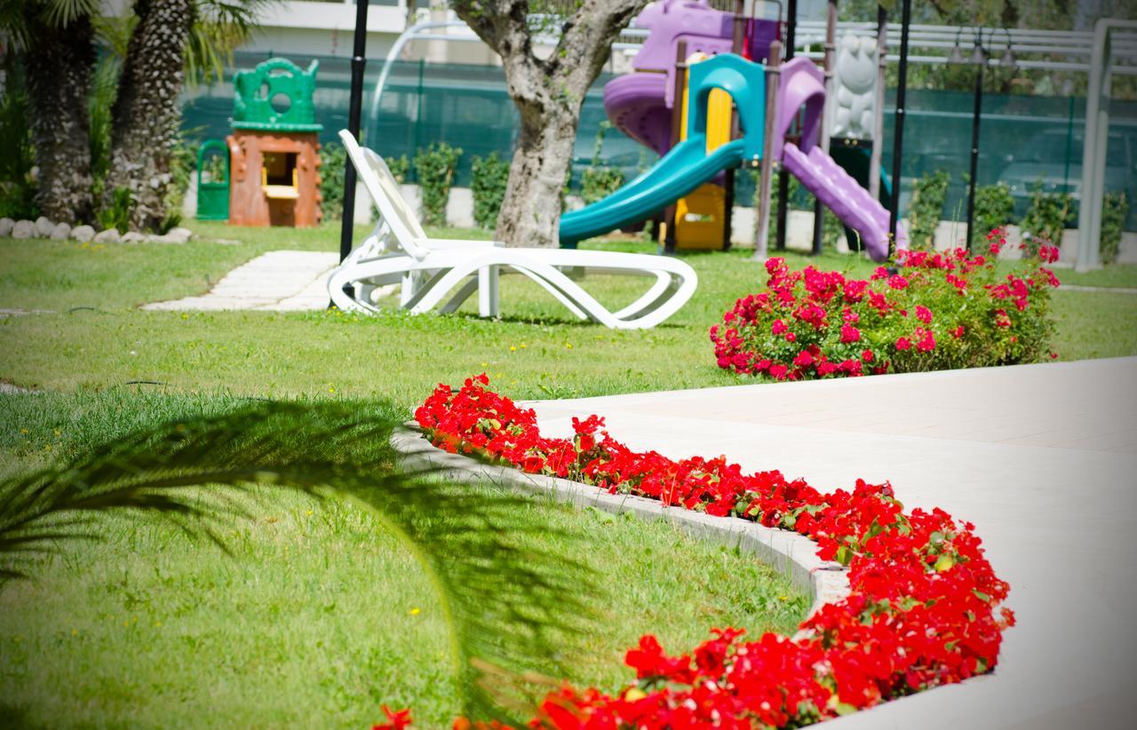 Almaluna Hotel & Resort Alba Adriatica Bagian luar foto