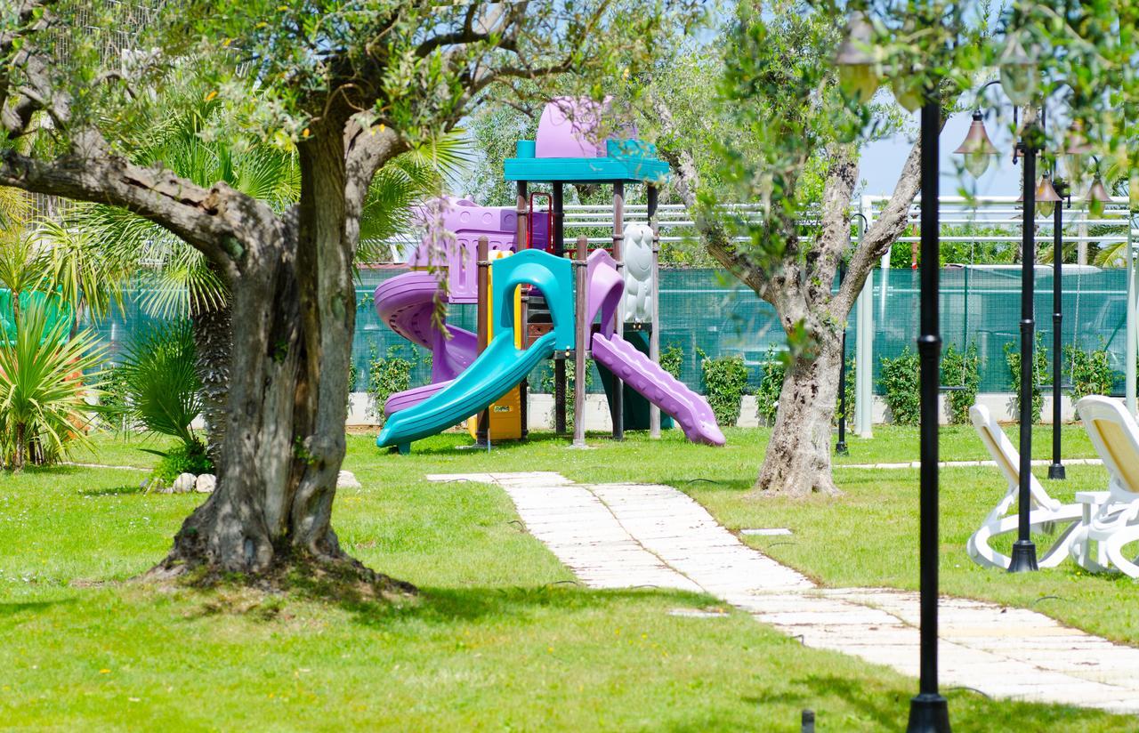Almaluna Hotel & Resort Alba Adriatica Bagian luar foto