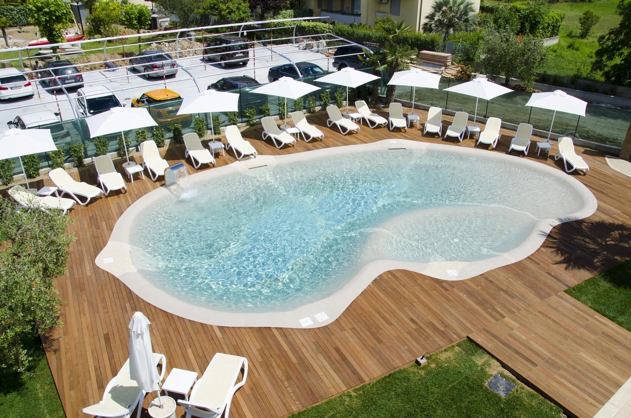 Almaluna Hotel & Resort Alba Adriatica Bagian luar foto