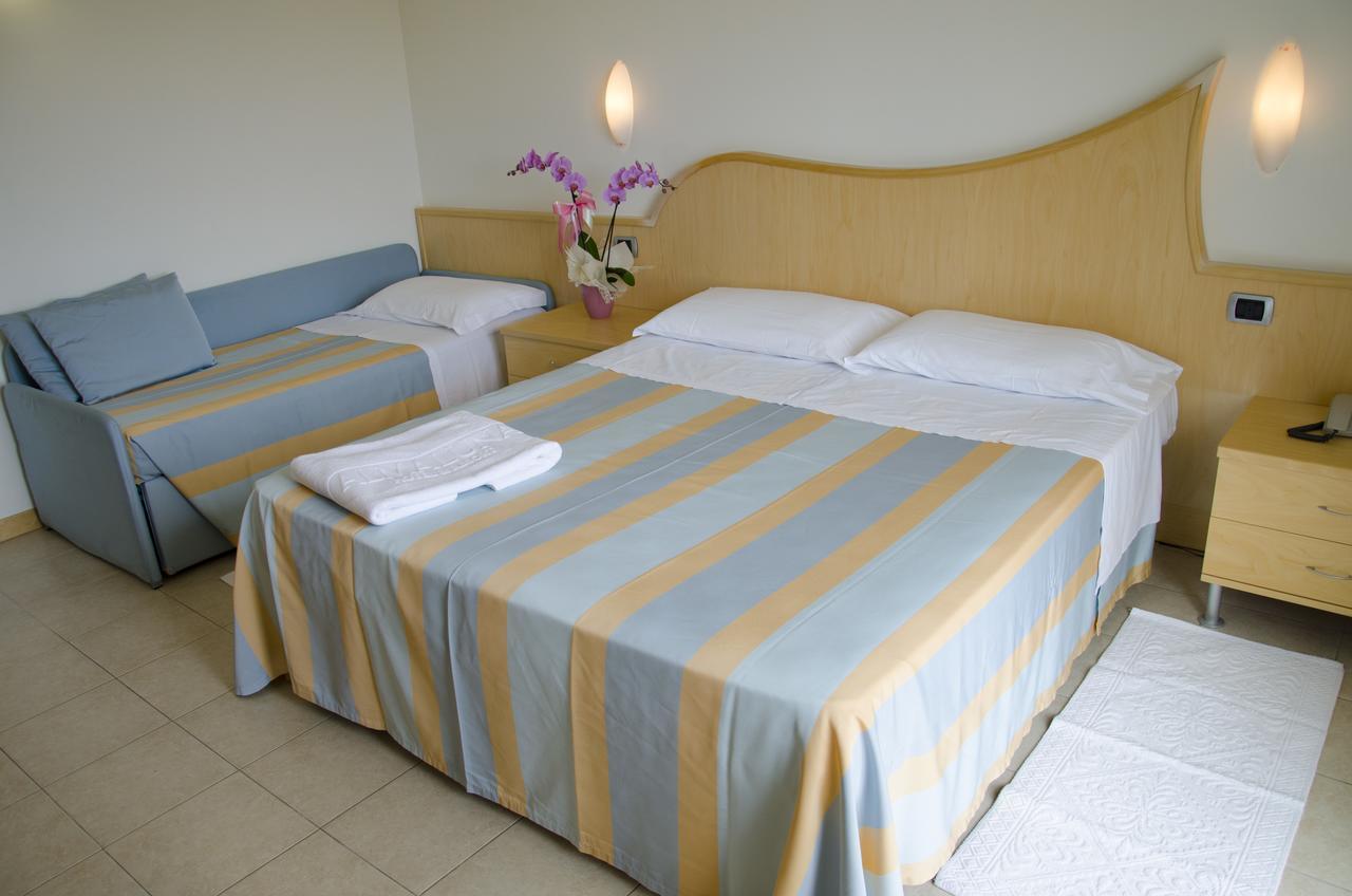 Almaluna Hotel & Resort Alba Adriatica Bagian luar foto