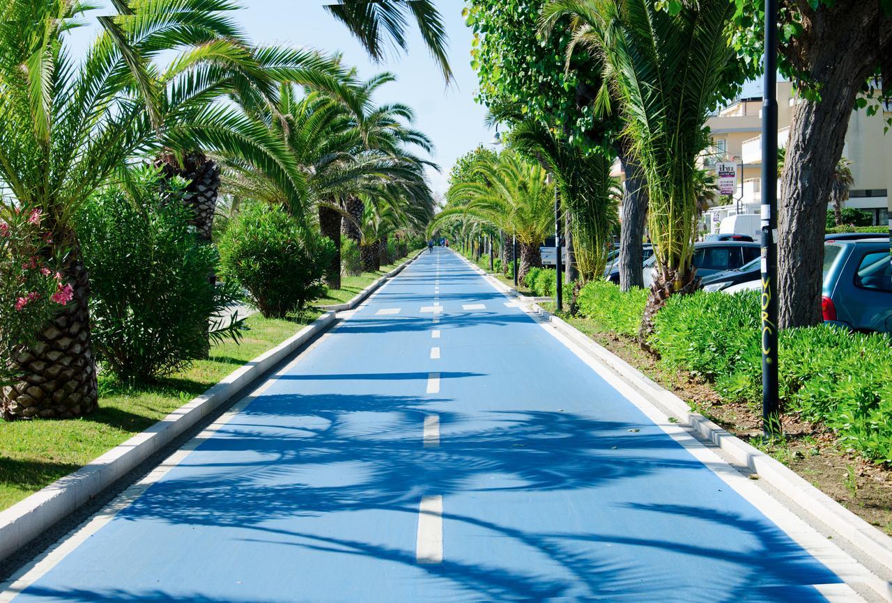 Almaluna Hotel & Resort Alba Adriatica Bagian luar foto
