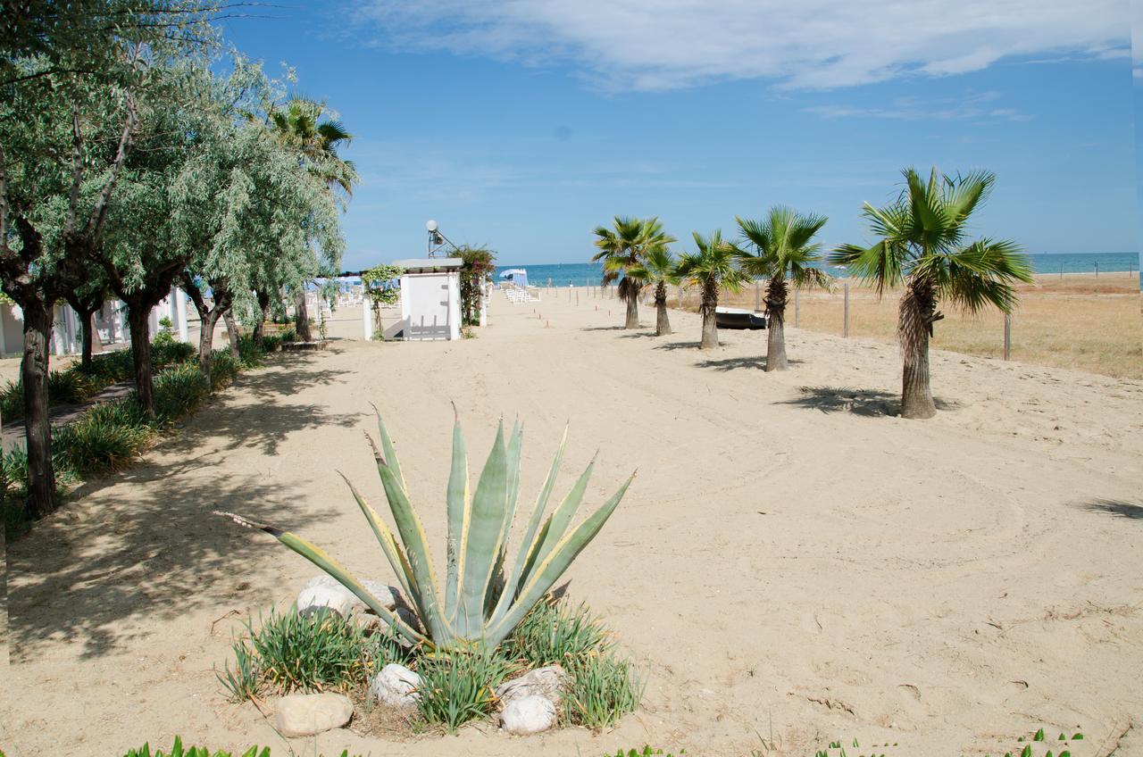 Almaluna Hotel & Resort Alba Adriatica Bagian luar foto