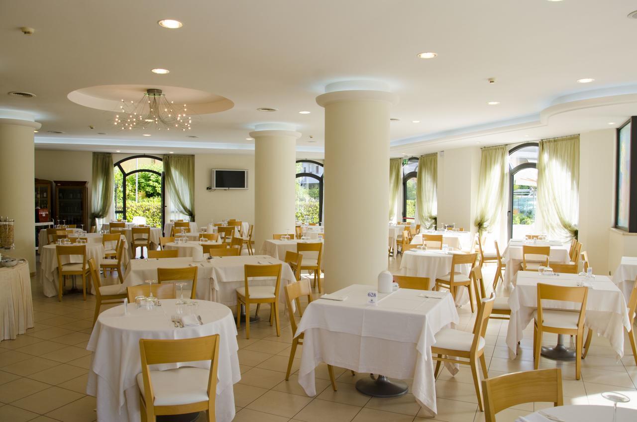 Almaluna Hotel & Resort Alba Adriatica Bagian luar foto
