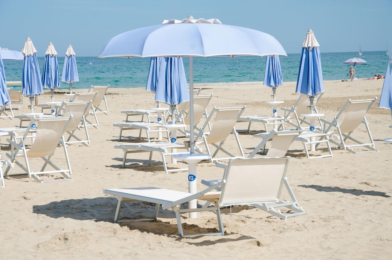 Almaluna Hotel & Resort Alba Adriatica Bagian luar foto