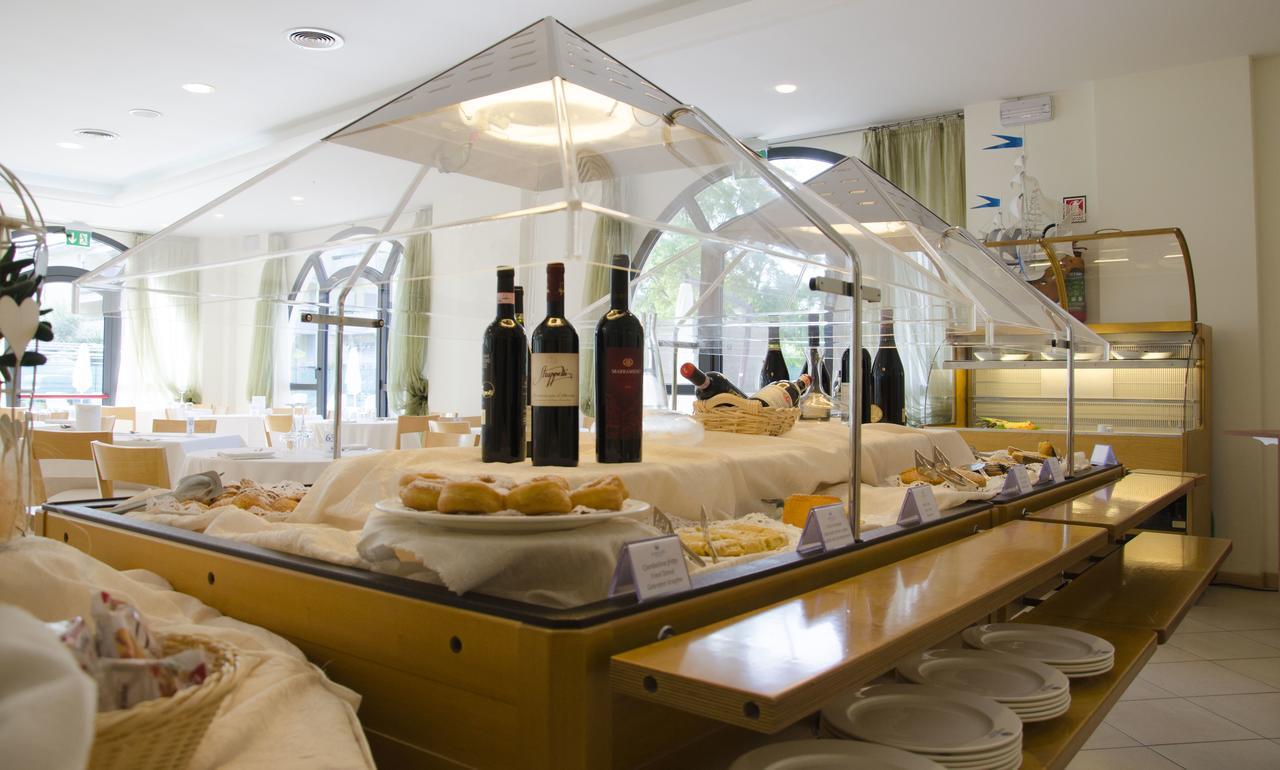 Almaluna Hotel & Resort Alba Adriatica Bagian luar foto