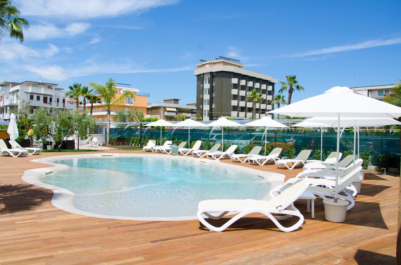 Almaluna Hotel & Resort Alba Adriatica Bagian luar foto