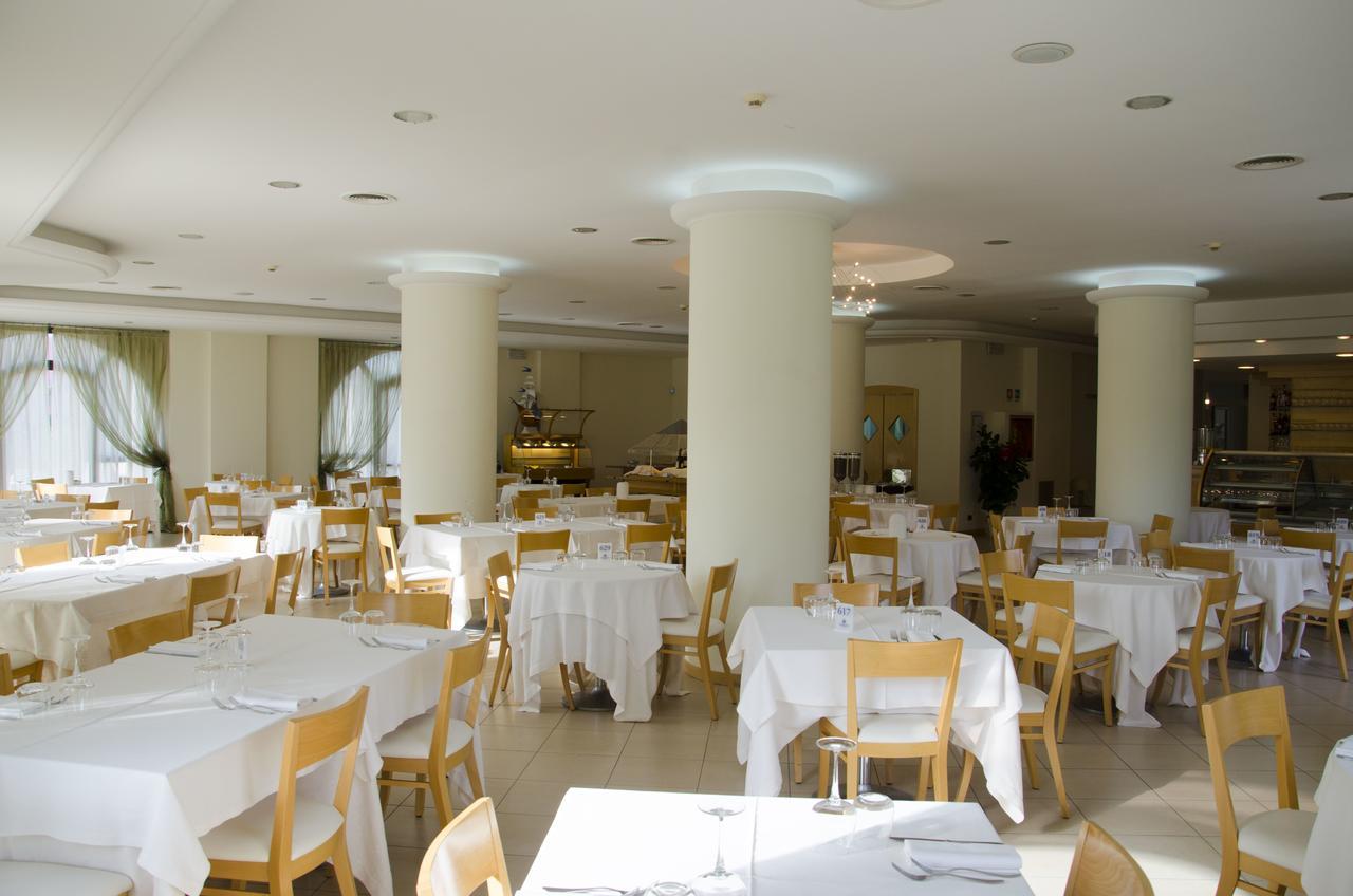 Almaluna Hotel & Resort Alba Adriatica Bagian luar foto