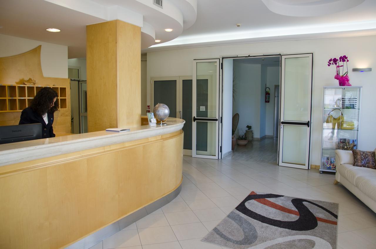 Almaluna Hotel & Resort Alba Adriatica Bagian luar foto