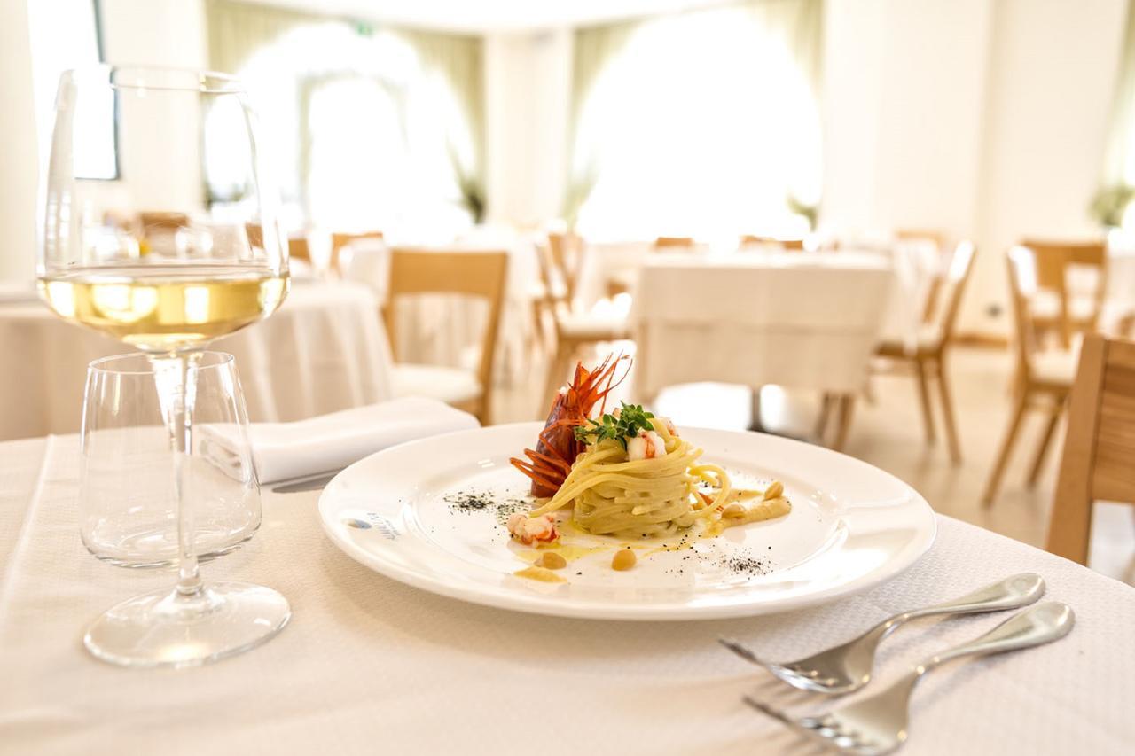 Almaluna Hotel & Resort Alba Adriatica Bagian luar foto