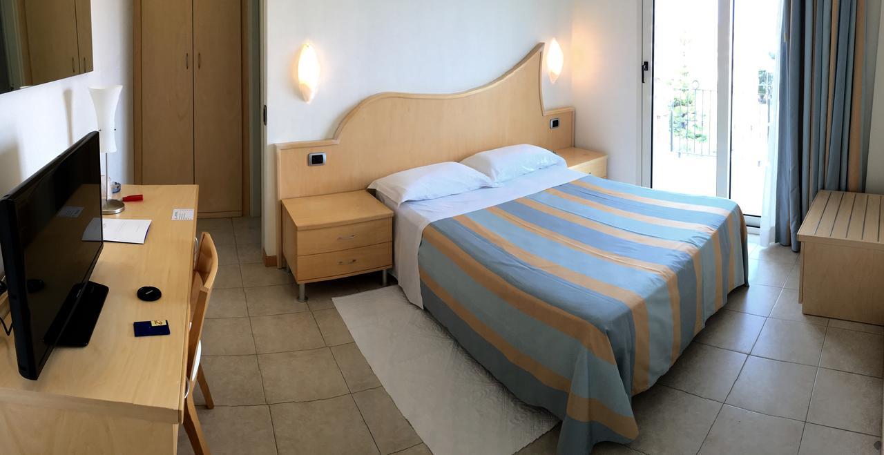 Almaluna Hotel & Resort Alba Adriatica Bagian luar foto