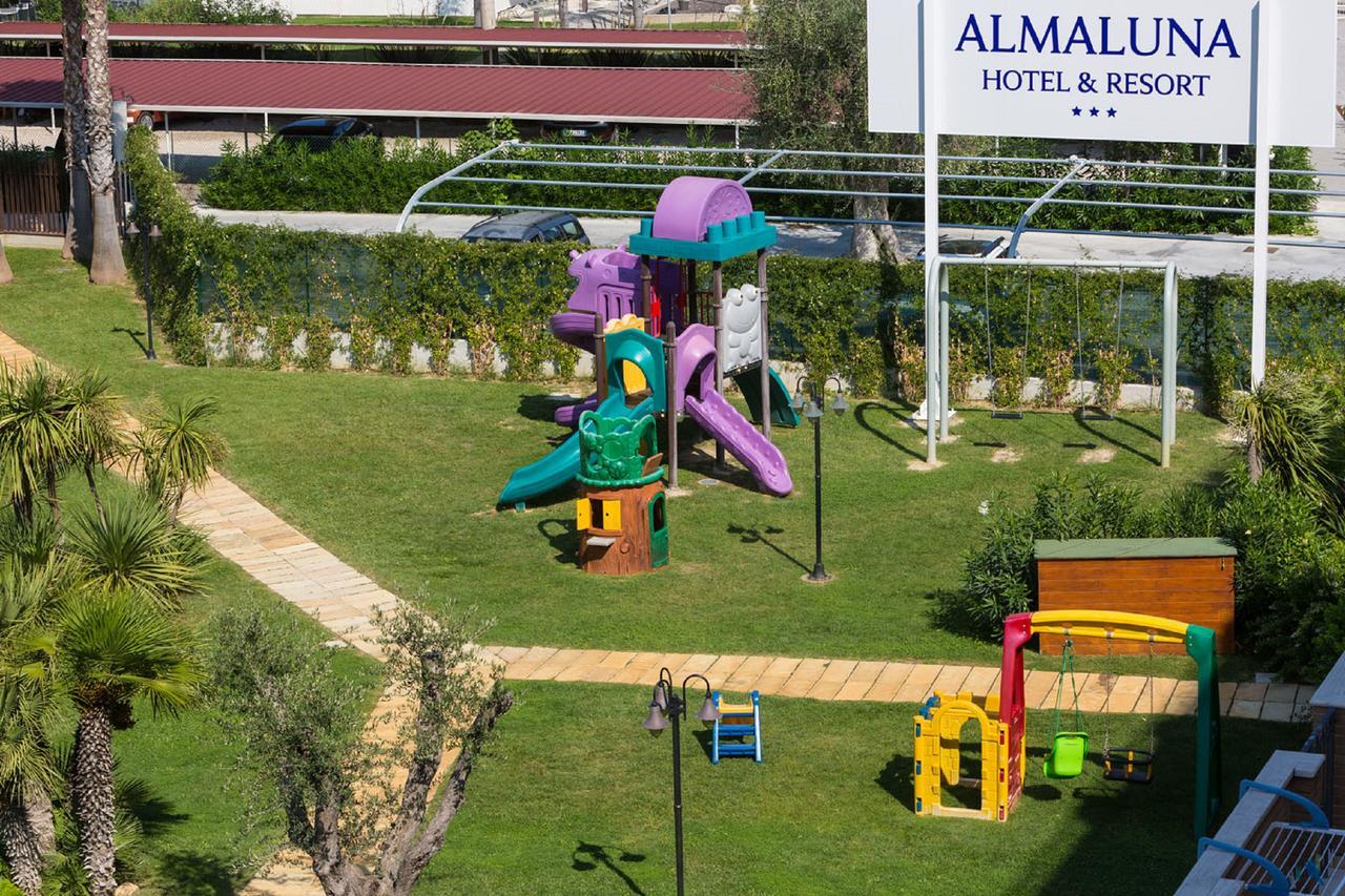 Almaluna Hotel & Resort Alba Adriatica Bagian luar foto