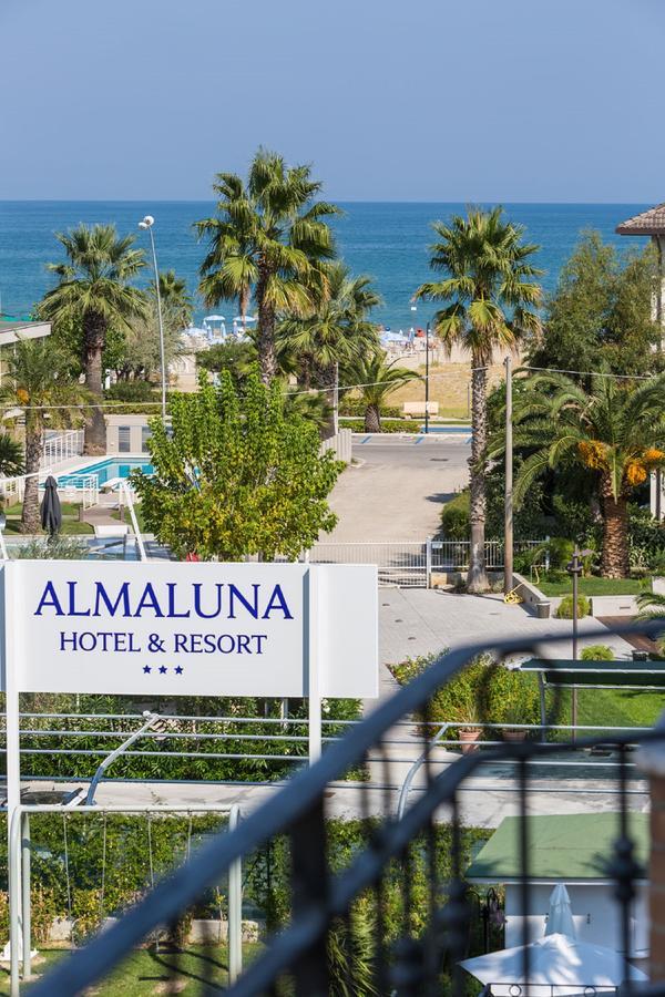 Almaluna Hotel & Resort Alba Adriatica Bagian luar foto