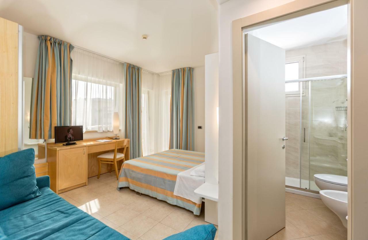 Almaluna Hotel & Resort Alba Adriatica Bagian luar foto
