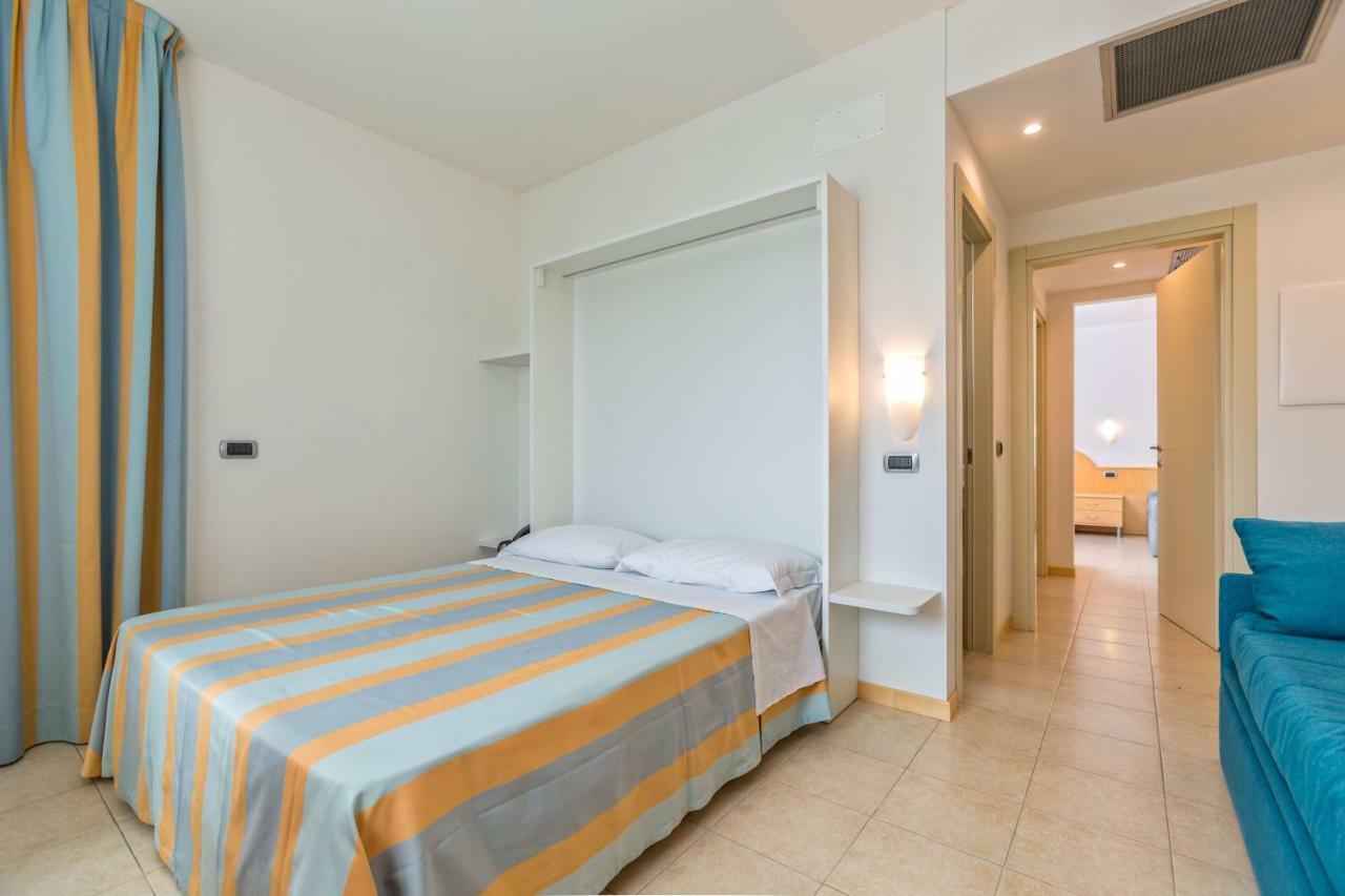 Almaluna Hotel & Resort Alba Adriatica Bagian luar foto