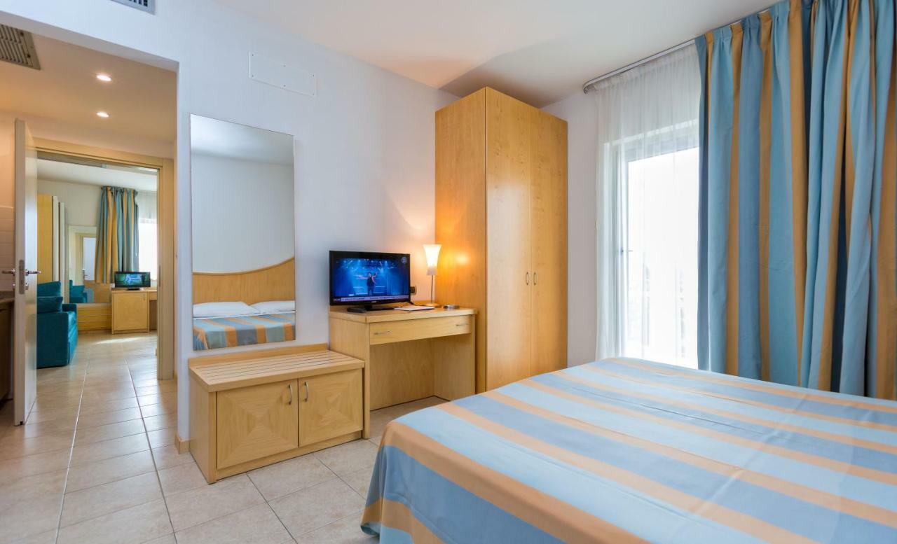 Almaluna Hotel & Resort Alba Adriatica Bagian luar foto