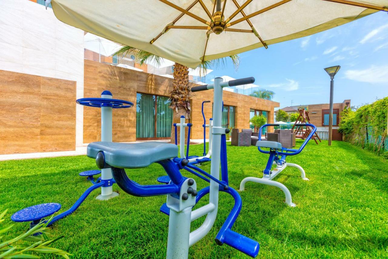 Almaluna Hotel & Resort Alba Adriatica Bagian luar foto
